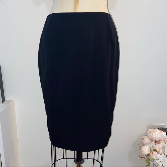 Vintage Escada pencil skirt, Size 34 (US size 4), in black - Picture 4 of 7